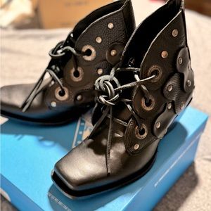Like new Fluevog Black boot shoes